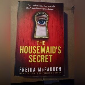 The Housemaid's Secret by - Freida McFadden